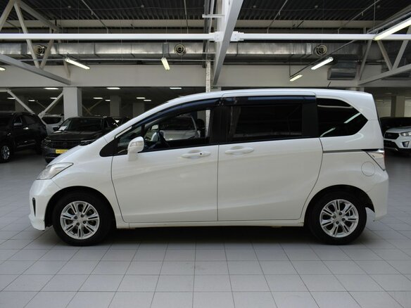 2014 Honda Freed I Рестайлинг 2, белый, 985000 рублей - вид 3