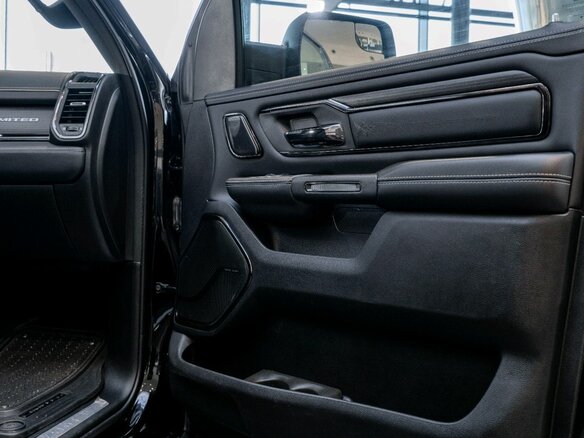 2023 Ram 1500 Crew Cab eTorque V, чёрный, 9500000 рублей - вид 34