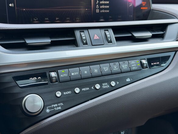 2021 Lexus ES 300h VII Рестайлинг, серый, 4150000 рублей - вид 29