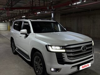 2021 Toyota Land Cruiser 300 Series, белый, 8000000 рублей, вид 1