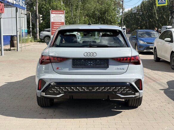 2025 Audi A3 Sportback 35 TFSI IV (8Y) Рестайлинг, серебристый, 3990000 рублей - вид 4