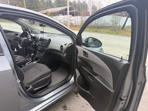 2014 Chevrolet Aveo II, серый, 750000 рублей - вид 6