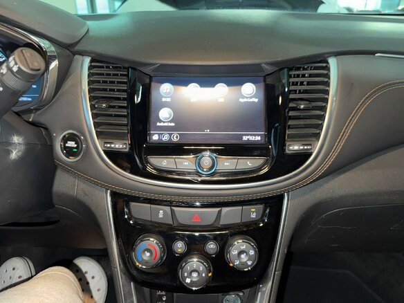 2020 Chevrolet Trax I Рестайлинг, белый, 1700000 рублей - вид 24