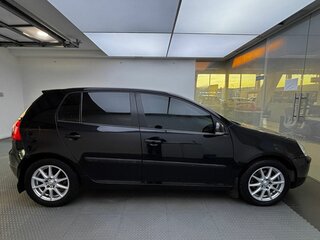 2004 Volkswagen Golf V, чёрный, 399000 рублей, вид 4