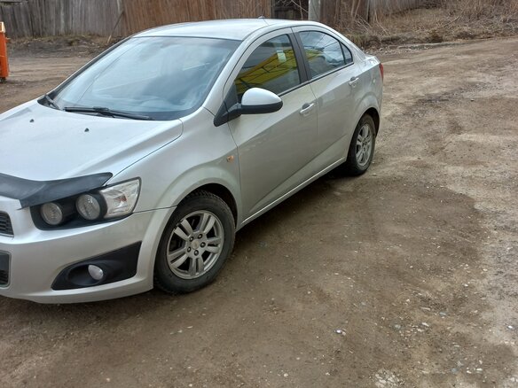 2014 Chevrolet Aveo II, серебристый, 669000 рублей - вид 2