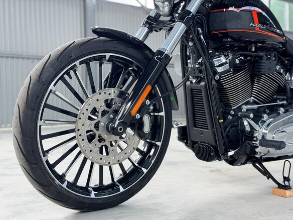 2024 Harley-Davidson Breakout, чёрный - вид 11