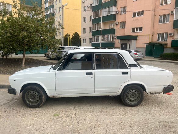 2002 Lada (ВАЗ) 2107, белый, 75000 рублей - вид 5
