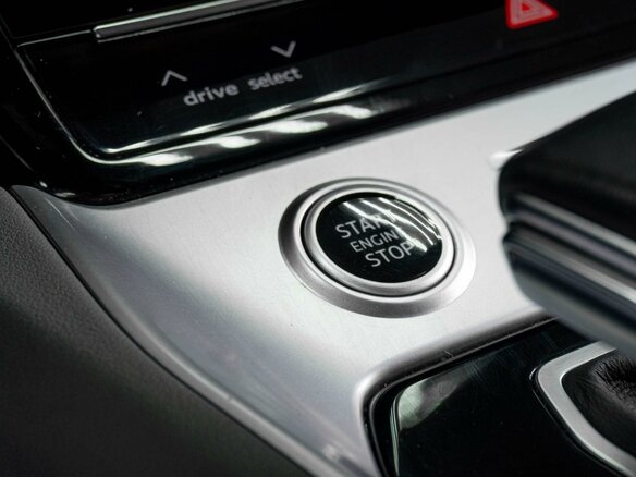 2023 Audi Q6 45 TFSI, серый, 7039000 рублей - вид 29