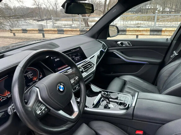 2020 BMW X5 30d IV (G05/G18), чёрный, 6300000 рублей - вид 2
