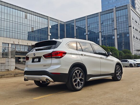 2022 BMW X1 20Li sDrive II (F48) Рестайлинг, белый - вид 3