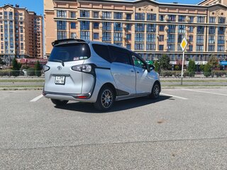 2015 Toyota Sienta II, серебристый, 1260000 рублей, вид 3