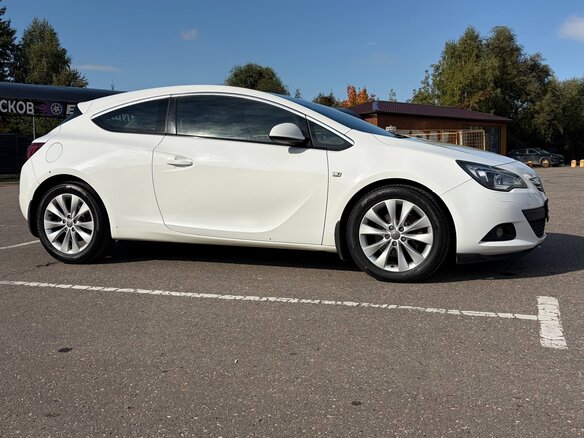 2014 Opel Astra GTC J Рестайлинг, белый - вид 8