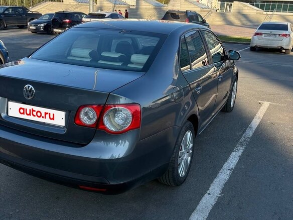 2008 Volkswagen Jetta V, серый, 439000 рублей - вид 3