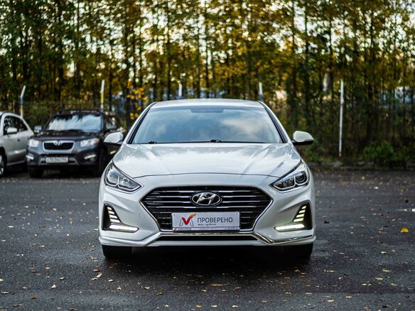 2018 Hyundai Sonata VII (LF) Рестайлинг, белый - вид 2