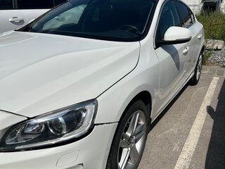 2014 Volvo S60 II Рестайлинг, белый, 899000 рублей, вид 4