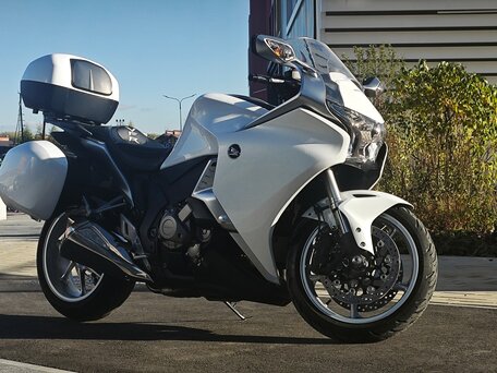 2011 Honda VFR 1200, белый, 950000 рублей, вид 1