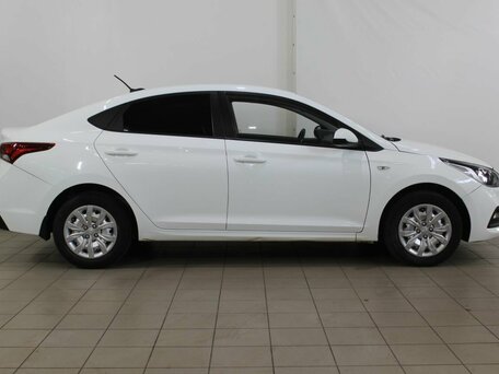 2017 Hyundai Solaris II, белый, 1000000 рублей, вид 4