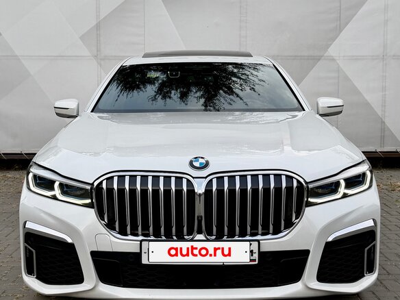 2021 BMW 7 серии Long 740Li xDrive VI (G11/G12) Рестайлинг, белый, 8900000 рублей - вид 1