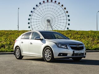 2012 Chevrolet Cruze I Рестайлинг, серебристый, 700000 рублей, вид 5