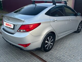 2016 Hyundai Solaris I Рестайлинг, серебристый, 900000 рублей, вид 4