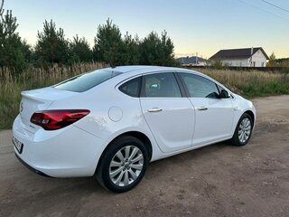 2013 Opel Astra J Рестайлинг, белый, 860000 рублей, вид 4