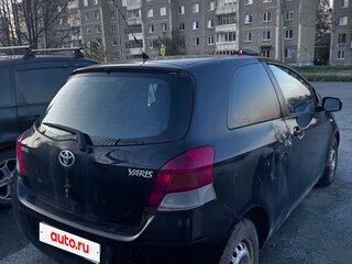 2008 Toyota Yaris II, чёрный, 350000 рублей, вид 3