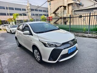 2022 Toyota Yaris L X XP150 Рестайлинг, белый, 1230000 рублей, вид 2