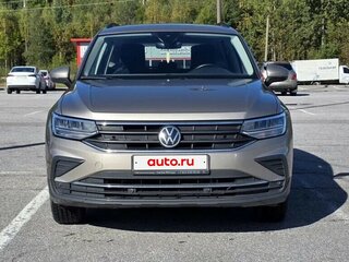 2021 Volkswagen Tiguan II Рестайлинг, коричневый, 2430000 рублей, вид 3