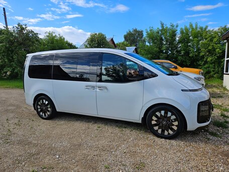2023 Hyundai Staria I, белый, 5670000 рублей, вид 3