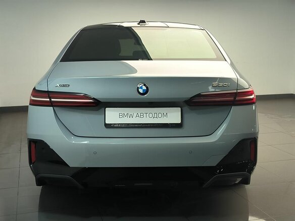 2025 BMW 5 серии 530i xDrive VIII (G60/G61/G68), серый, 8990000 рублей - вид 3