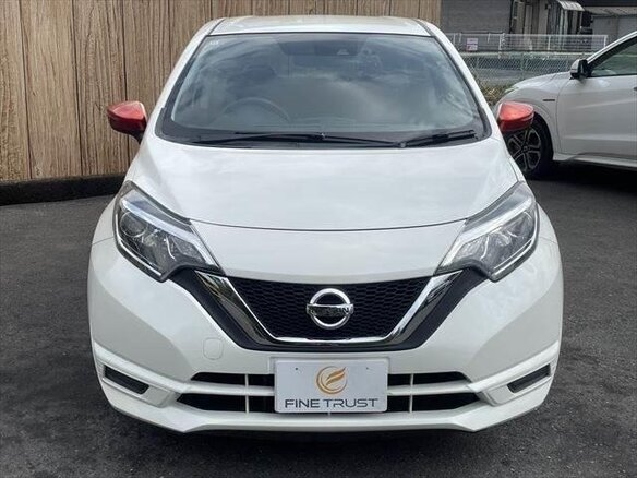 2017 Nissan Note II Рестайлинг, белый, 730000 рублей
