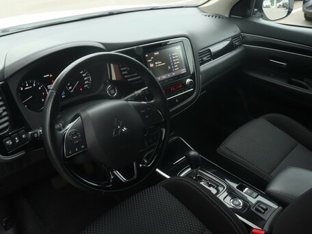 2022 Mitsubishi Outlander III Рестайлинг 3, белый, 2534000 рублей, вид 5