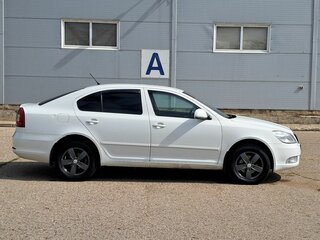 2013 Skoda Octavia II (A5) Рестайлинг, белый, 570000 рублей, вид 4