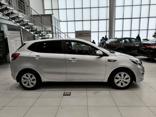2016 Kia Rio III Рестайлинг, серебристый, 1030000 рублей, вид 4