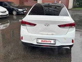 2017 Hyundai Sonata VII (LF) Рестайлинг, белый, 800000 рублей, вид 4
