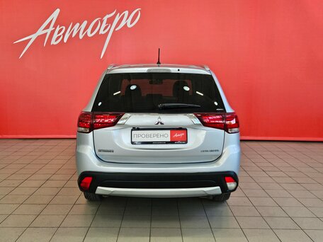 2015 Mitsubishi Outlander III Рестайлинг 2, серебристый, 1539000 рублей, вид 4