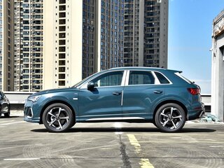 2026 Audi Q3 35 TFSI II (F3), голубой, 3900000 рублей, вид 4