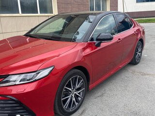 2021 Toyota Camry VIII (XV70) Рестайлинг, красный, 3050000 рублей, вид 1