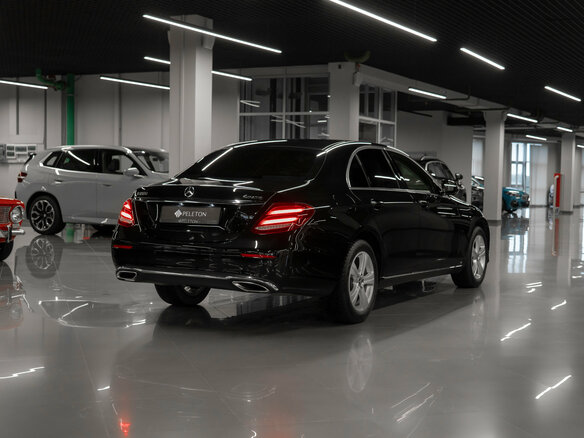 2017 Mercedes-Benz E-Класс 200 V (W213, S213, C238), чёрный, 3300000 рублей - вид 4