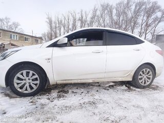 2014 Hyundai Solaris I Рестайлинг, белый, 895000 рублей, вид 2