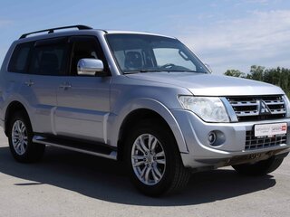 2014 Mitsubishi Pajero IV Рестайлинг 1, серебристый, 2208822 рублей, вид 3