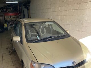 2000 Toyota Platz, бежевый, 280000 рублей, вид 1