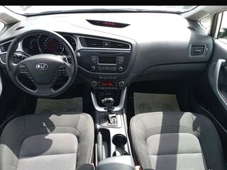 2018 Kia Ceed II Рестайлинг, белый, 1600000 рублей, вид 3