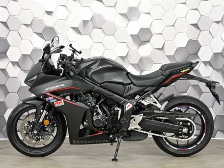2025 Honda CBR 650R, чёрный, 1239000 рублей, вид 4