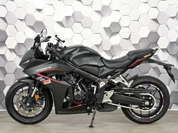 2025 Honda CBR 650R, чёрный, 1239000 рублей - вид 3
