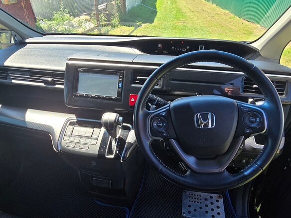 2017 Honda Stepwgn Spada V, чёрный - вид 4