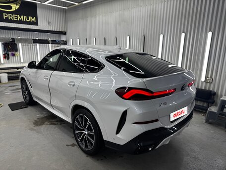 2021 BMW X6 40i III (G06), белый, 8590000 рублей, вид 5