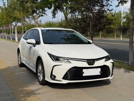 2023 Toyota Corolla Sporty XII (E210) Рестайлинг, белый, 1560013 рублей, вид 3