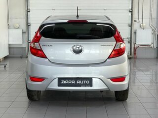 2013 Hyundai Solaris I, серебристый, 679000 рублей, вид 5