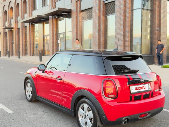 2018 Mini Hatch Cooper III (F55/F56), красный, 1700000 рублей - вид 5